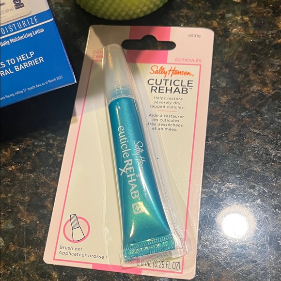 Skin / self care Essentials and Green Starbucks Frappuccino 30 years cup - Picture 7 of 13